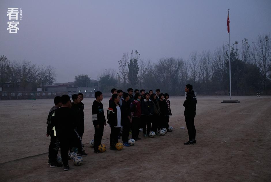 这支秘密发展的乡村足球队，拼命的令人肃然起敬