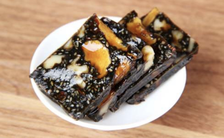 45岁月经期不调可以吃阿胶吗,月经量少掉头发建议吃阿胶吗