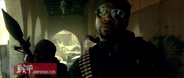 美国黑鹰战机坠落视频,十部顶级战争大片黑鹰坠落