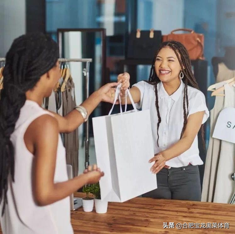 阿迪耐克折扣店买一送一是正品吗,为什么耐克阿迪实体店比网上好