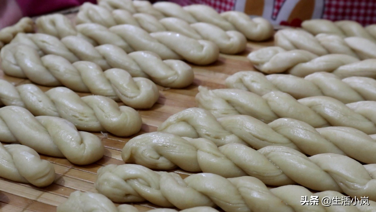 怎么炸软麻花里软外酥,炸出香脆的麻花
