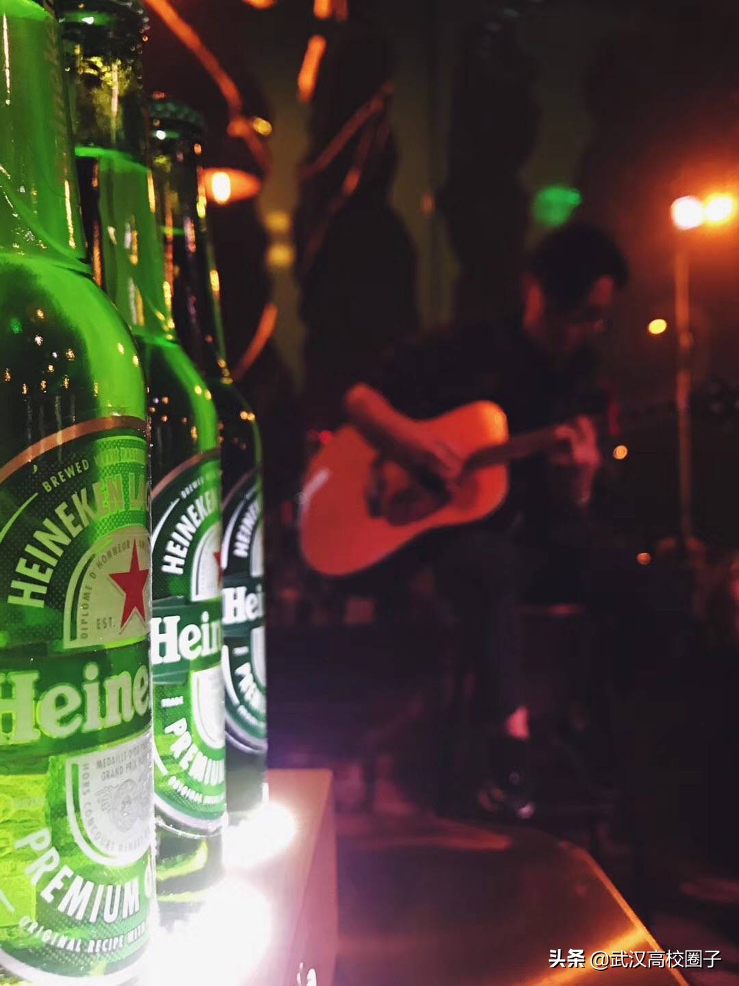 武汉光谷路人唱歌,武汉光谷街头艺人唱的歌