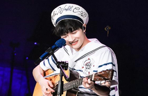 周深在饭圈边缘,周深饭圈