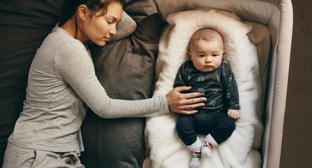 新生儿睡觉不踏实必须抱着,新生儿白天睡不踏实需要抱怎么办