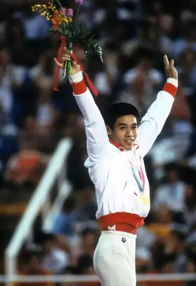 李宁百鬼夜行,李宁一黑一白鞋子