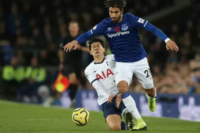 孙兴慜踢断戈麦斯照片,孙兴慜铲球致戈麦斯重伤后续