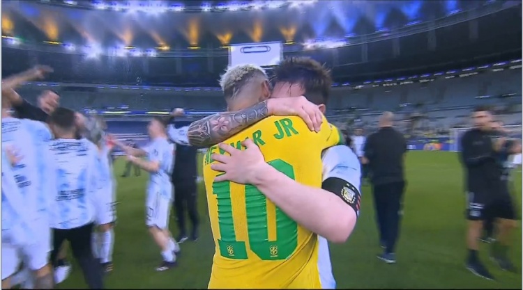 梅西追平C罗纪录,梅西追平大罗