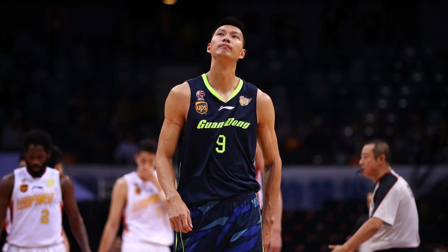 少年曾有凌云志洗尽铅华也从容！16年巅峰低谷，易建联的篮球人生