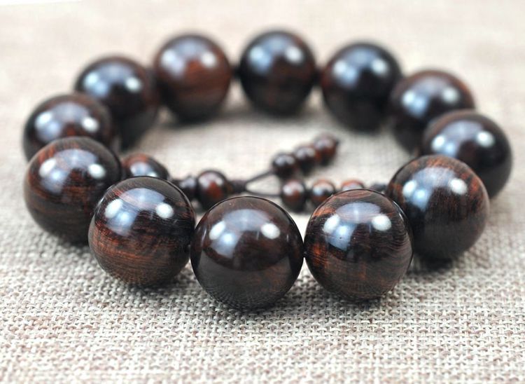 海南黄花梨手串的正确盘玩方法,黄花梨手串盘玩发涩发粘怎么回事