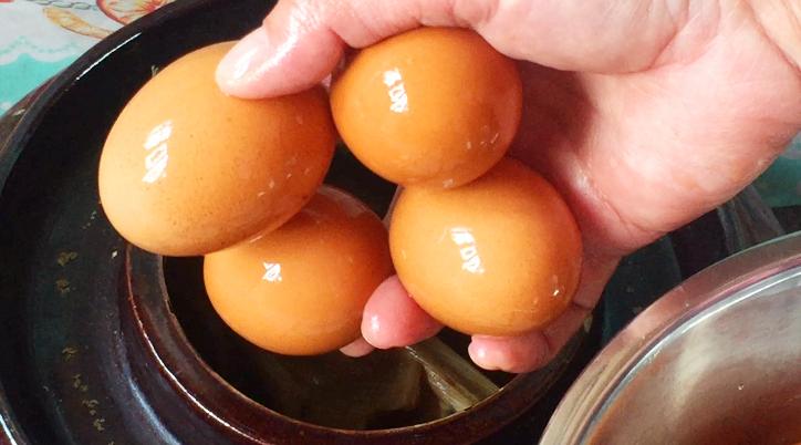 老妈腌鸡蛋不外传的秘诀,如何做腌鸡蛋一晚上就能吃