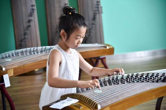 学古筝的好处一句话概括,古筝学习的最佳年龄和好处
