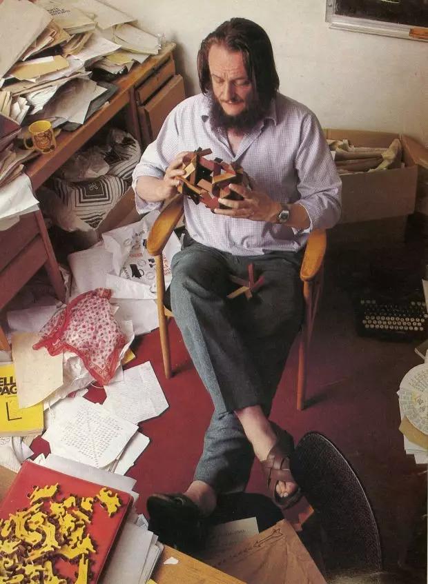 英国全能数学家JohnConway因新冠去世,是数学疯子也是游戏疯子