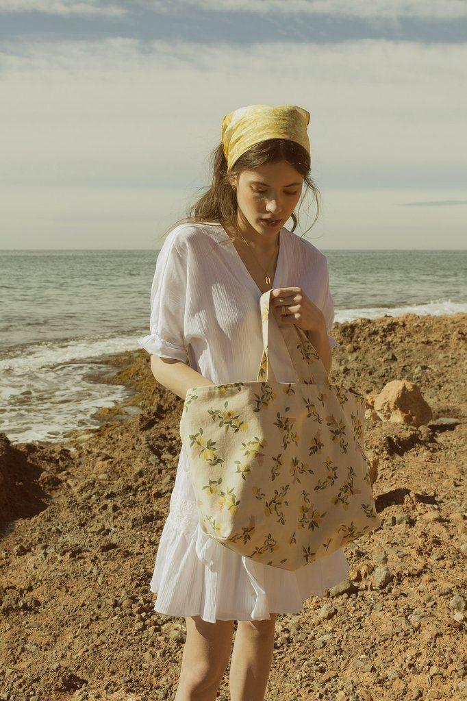 一条丝巾有多种搭配方法,丝巾的十种搭法