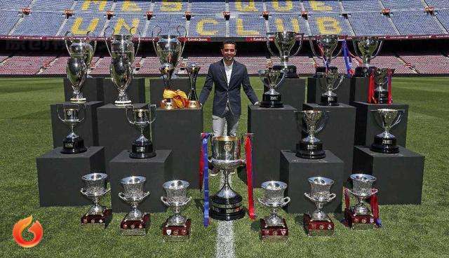 [狐说球事]中场大师哈维：巴萨红蓝不灭，期盼统帅归来！