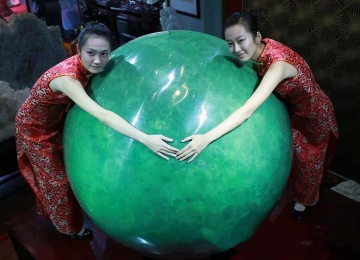 男子挖到6吨重夜明珠,男子挖出价值22亿夜明珠