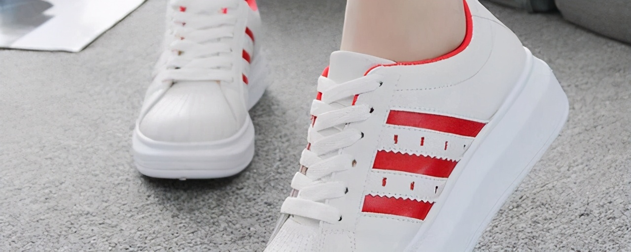 阿迪达斯贝壳头发黄怎么变白,贝壳鞋发黄洗白小窍门