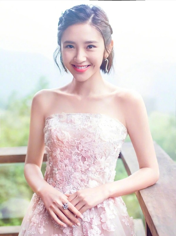 少年感侧边麻花辫短发编发,短发麻花辫清爽的编发教程