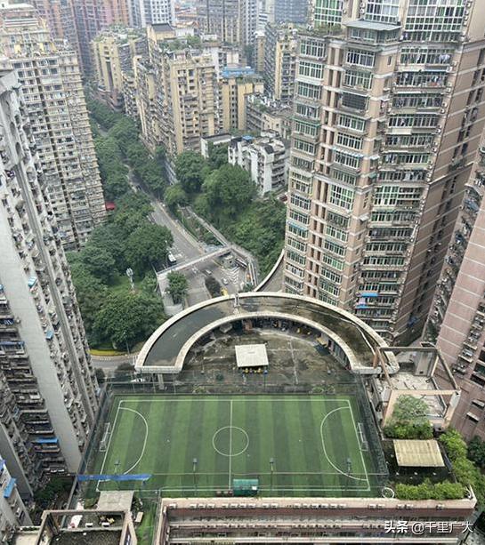 重庆渝中区免费足球场,重庆最火爆的足球场