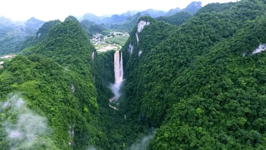 躲进这道地球上“美丽的伤痕”里，感受盛夏直降10℃的清凉