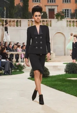 chanel香奈儿1995年时装秀,chanel香奈儿2015高级时装秀