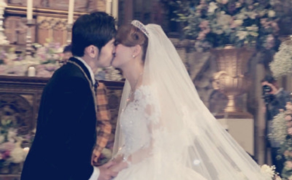 昆凌和唐嫣的婚纱哪个更好看,明星婚纱郭碧婷