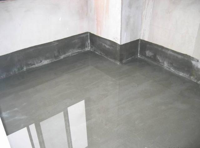 师傅说防水做太高会掉砖,师傅说防水不做到顶