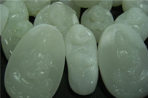 挂羊头卖狗肉但狗肉也不便宜啊,挂羊头卖狗肉是真玉吗