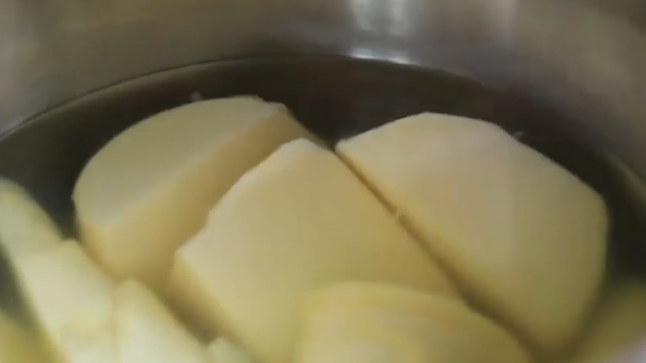 宁可不吃肉也要吃笋，这样处理不苦又鲜嫩，此时错过又要等一年