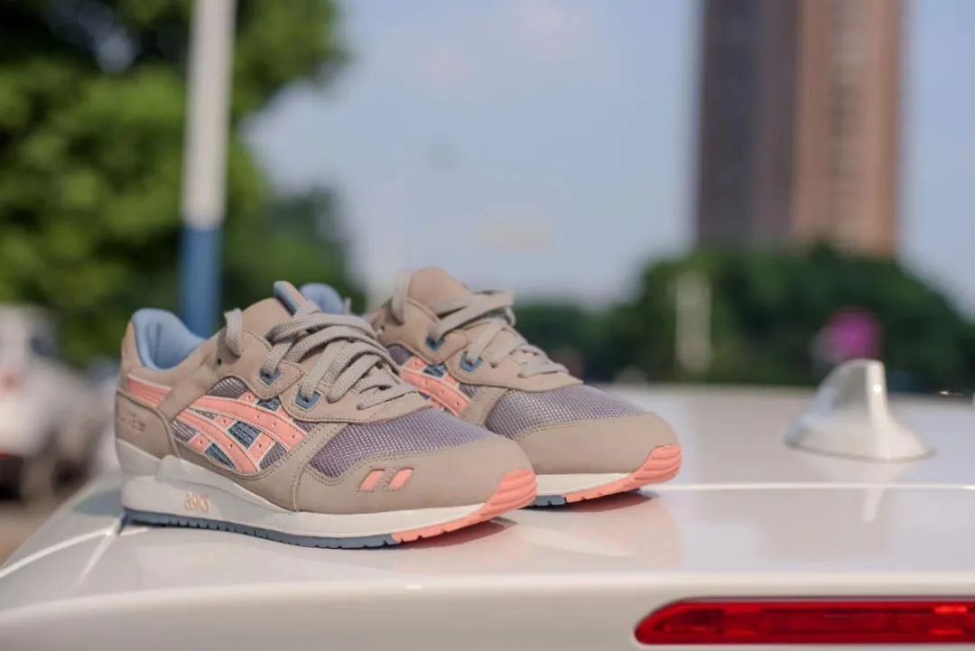 涨见识了!原来很多开宝马的都有一面鞋墙,穿的球鞋不上千就上万