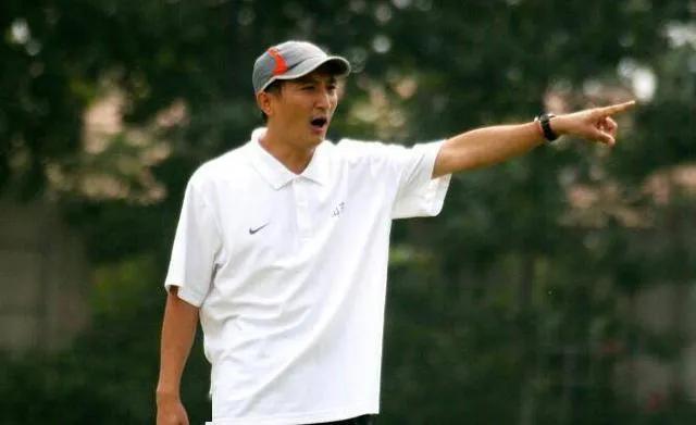 李刚小传丨武汉队的新任助教，李霄鹏的左膀右臂