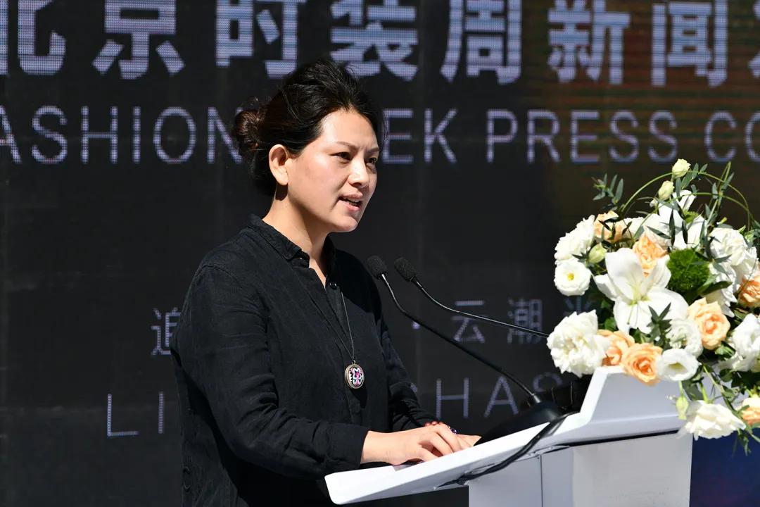 北京时装周闪耀暖暖大屏,2018北京时装周传承京剧之美