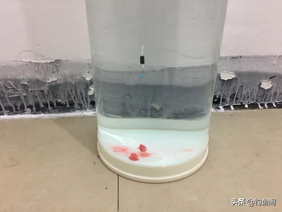 钓鲫鱼调五钓二好还是调四钓二好,带钩调漂的正确方法调四钓二图解