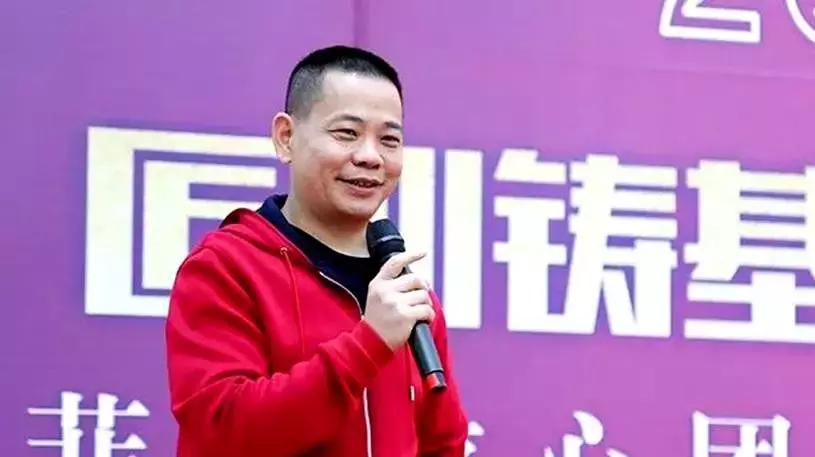 爆雷多家上市公司年报巨额预亏,欧菲光董事长蔡荣军与库克合影