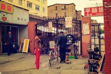 涓婃捣浜虹溂涓殑褰郸鏂版潙,涓婃捣浜虹溂閲岀殑褰郸鏂版潙