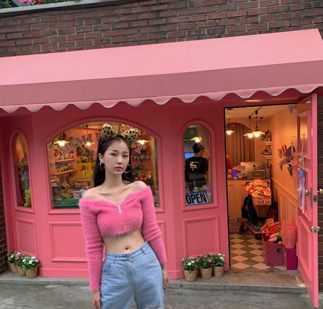 虞书欣纯欲风穿搭,虞书欣新造型粉色衣服头发怎么弄