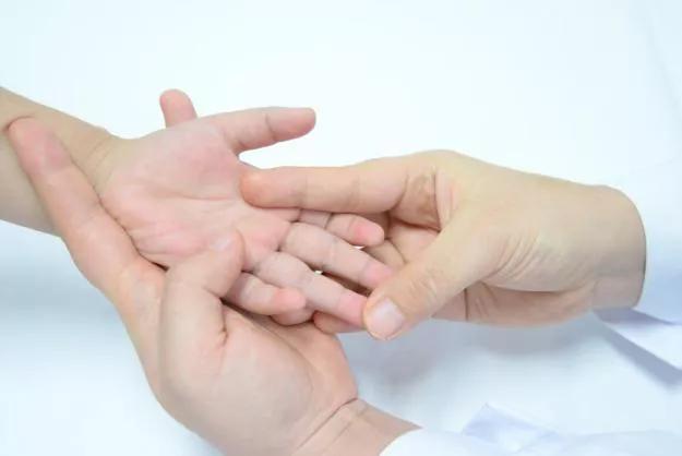 孩子风寒咳嗽推拿方法,小孩湿寒咳嗽推拿是清肺还是温肺