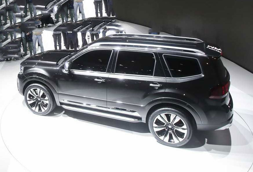 全新起亚霸锐海外实车硬朗的造型,起亚霸锐2025款