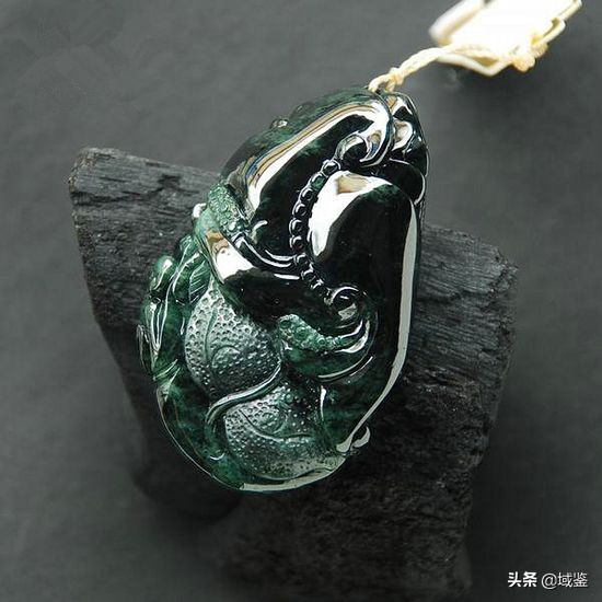 翡翠湖水绿与湖水蓝是什么颜色,翡翠老坑绿是什么颜色