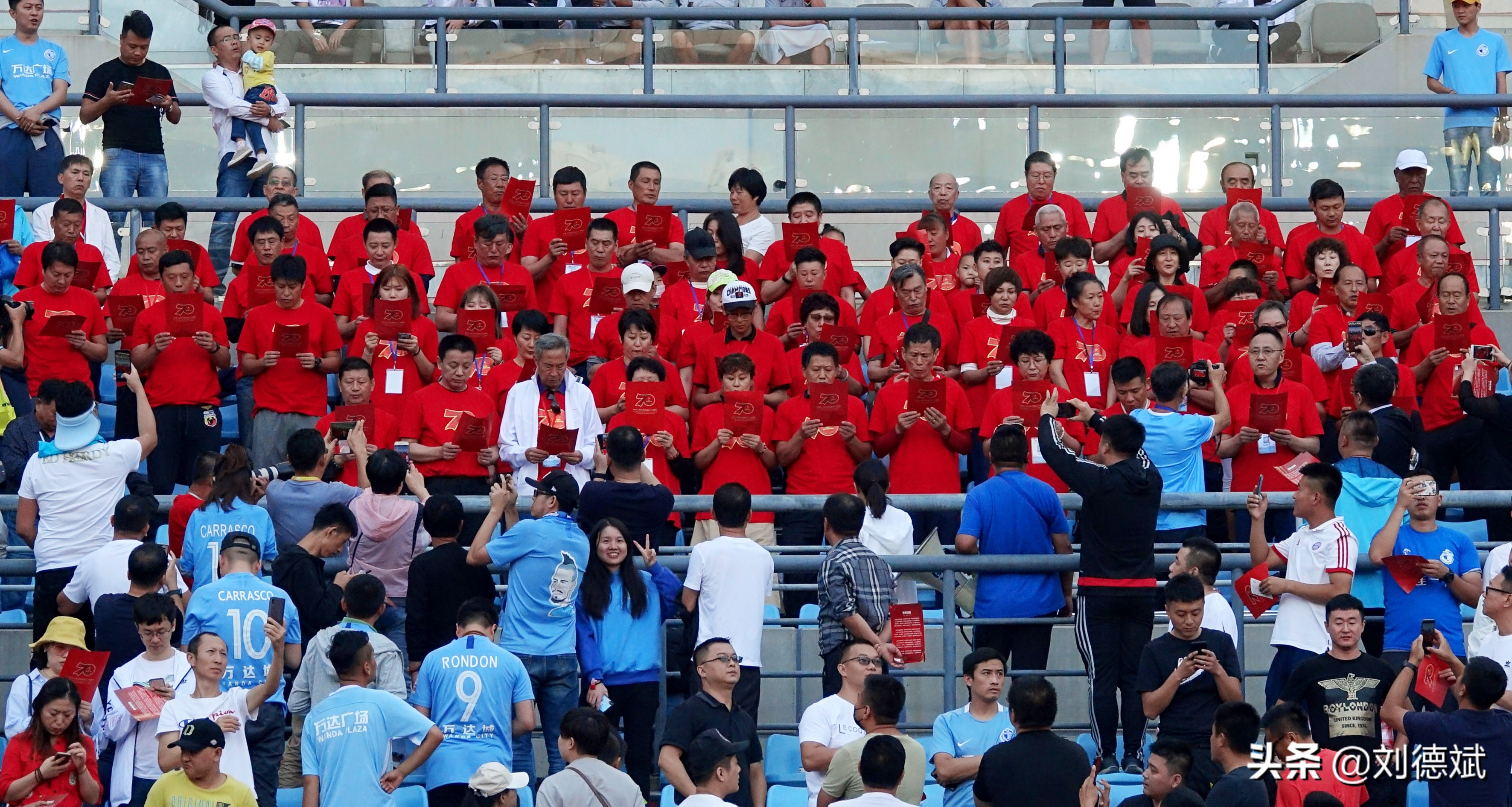 大连球迷唱国歌,大连70名国足助阵