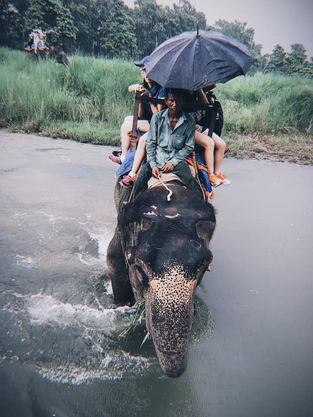 这个微笑国度，见人就夸漂亮，300元就能在天空滑翔