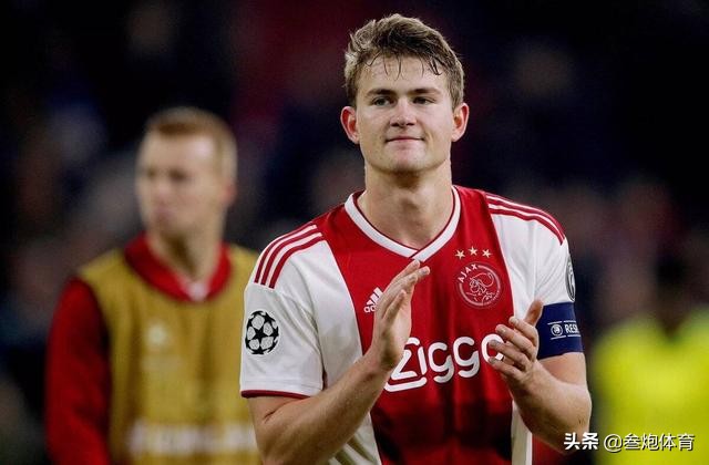 中超被羞辱！巴萨高管：曼联和中超一样，球员会因钱葬送未来