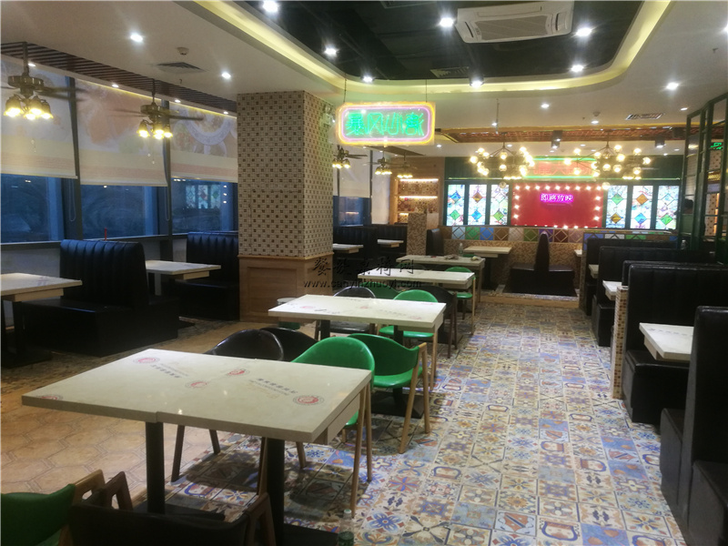 餐饮店桌椅怎么摆放最好,开快餐店桌椅怎么配置