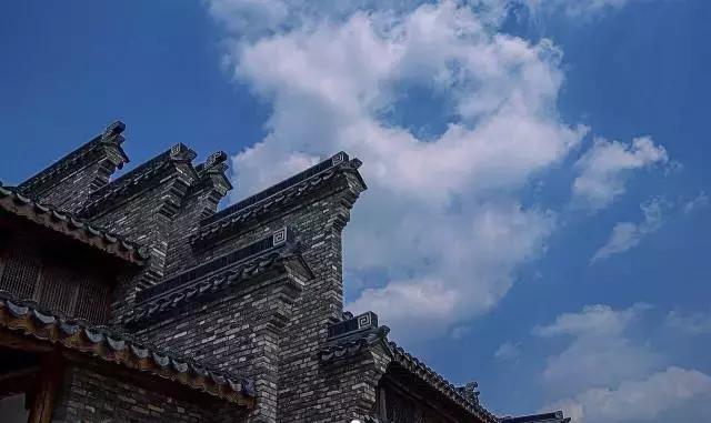 成龙捐收藏全部古建筑,成龙的古建筑和收藏品是什么