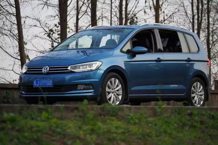 婴儿多大可以使用半躺安全座椅,安全座椅0-12岁可坐可躺测评