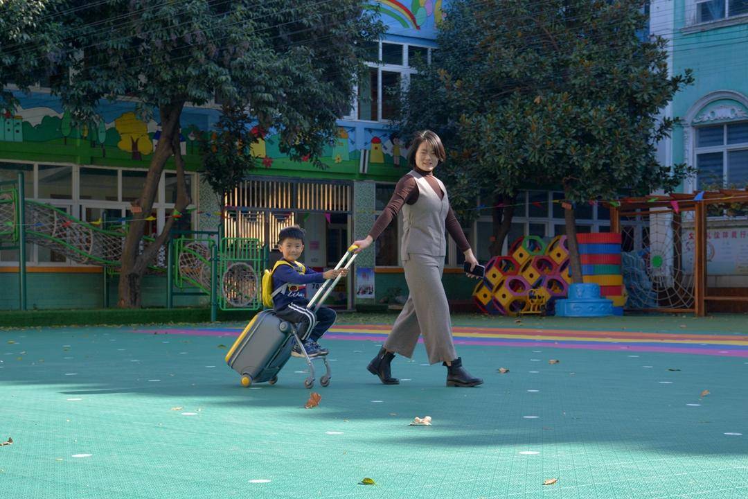 稚行遛娃箱B-Duck合作款评测：一箱两用能座还能装，券后589元