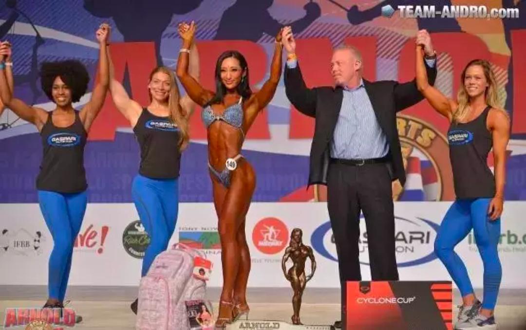 她的性感，我不敢看