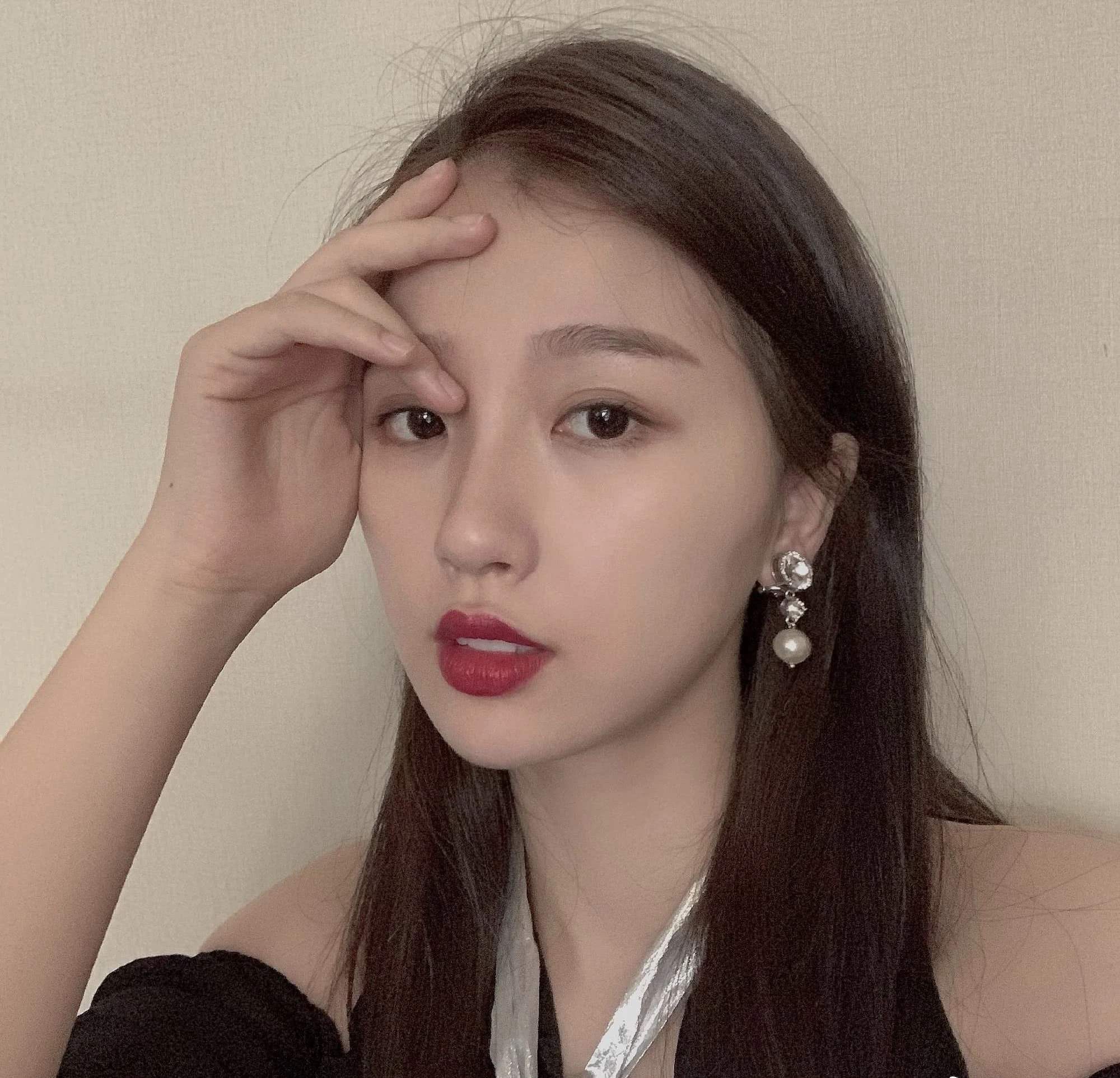 虞书欣纯欲风穿搭,虞书欣新造型粉色衣服头发怎么弄