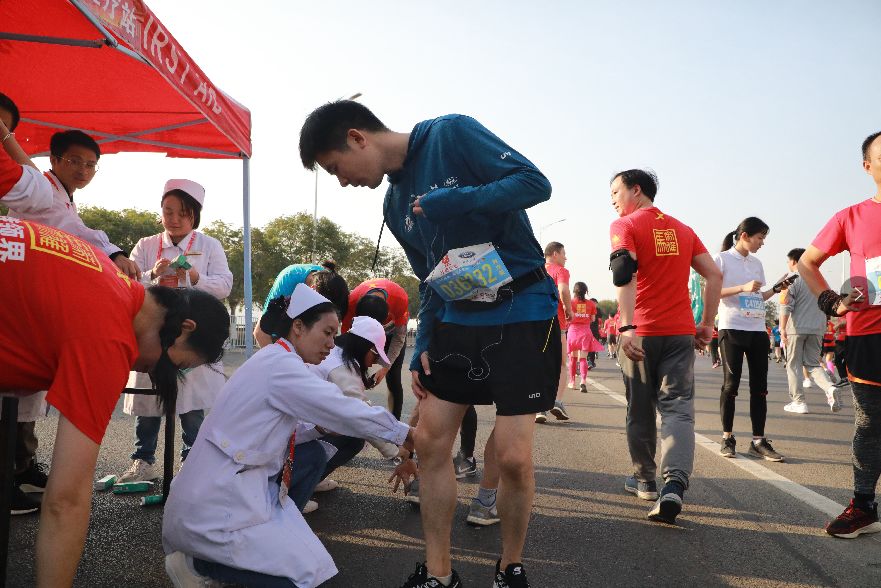 万人高呼!一场马拉松,认清了南昌的真面目