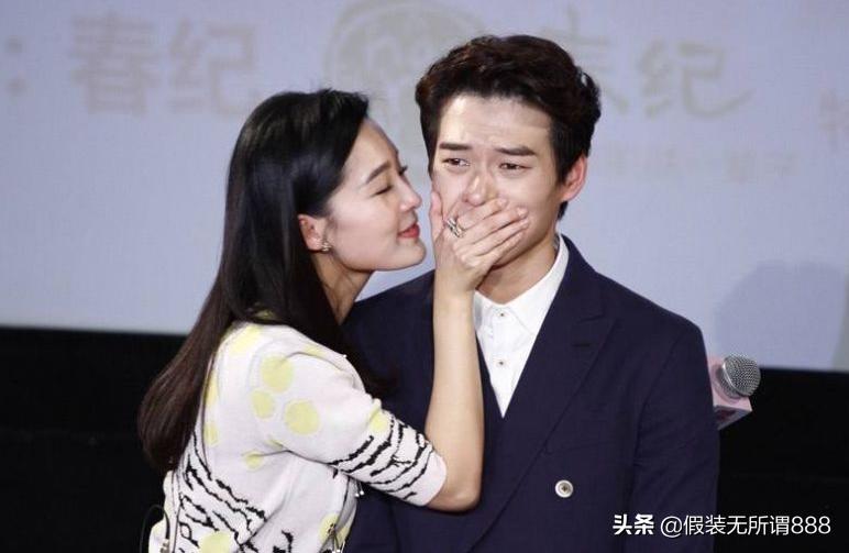 魏大勋把李沁抱起，她脚指头努力勾着高跟鞋，网友：脚好小