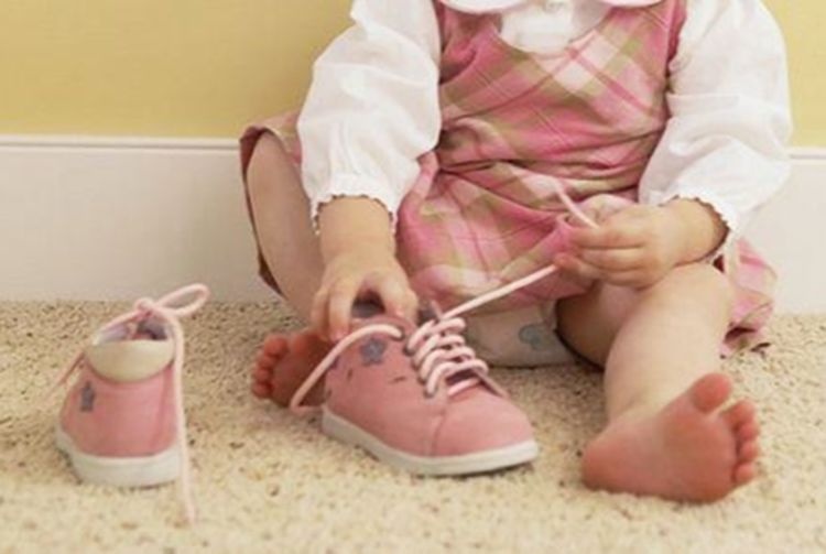 宝宝啥时候学走路最好?不早于这个月份就行,否则影响生长发育